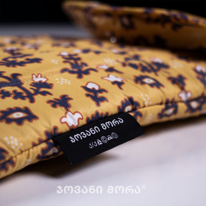 Giovanni Morra label on Tholige padded laptop sleeve